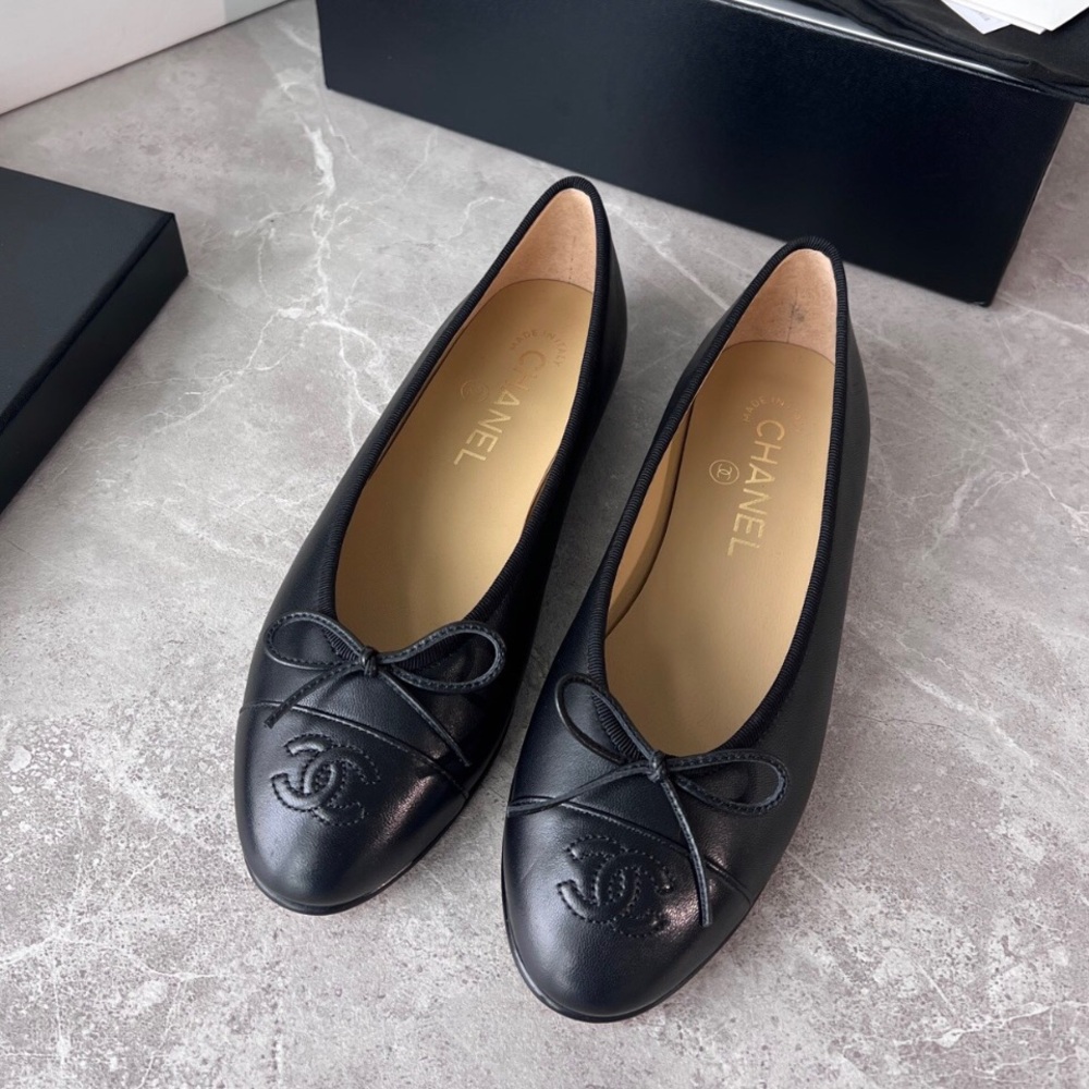 CHANEL Black Leather CC Embossed Bow Ballet Flats